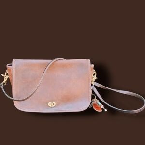 Coach Vintage Nyc New York City Saddle Bag Brown & Gemstone Keychain